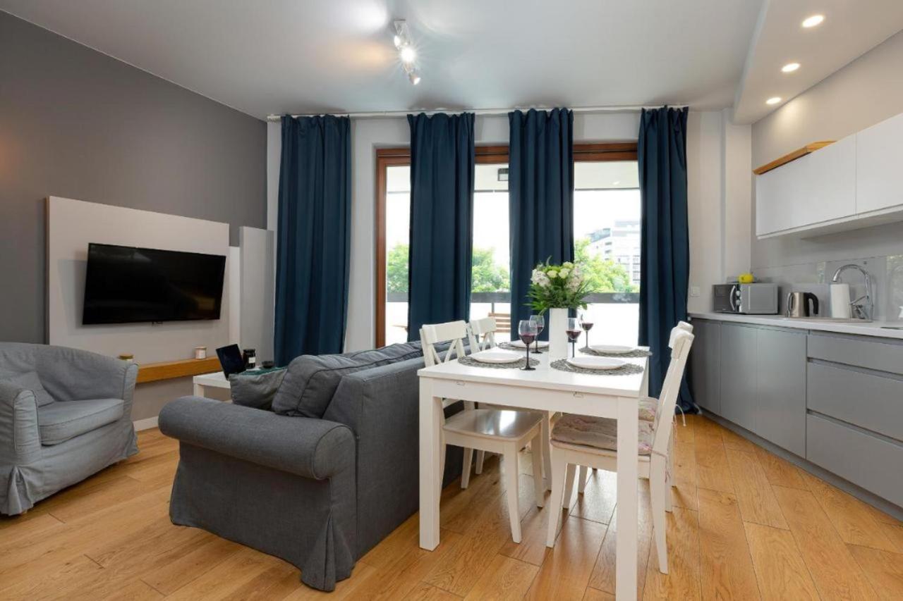 Modern Apartment With Pool Near Golden Terraces Varsovia Exterior foto