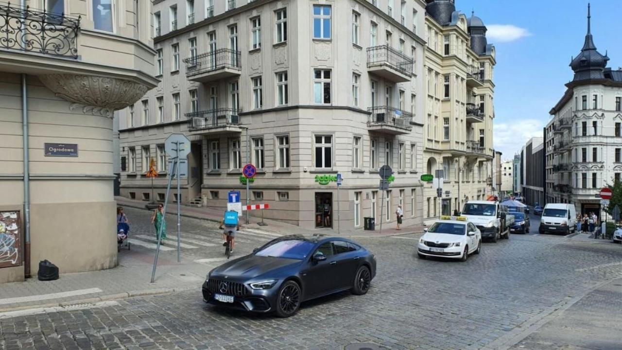 Modern Apartment With Pool Near Golden Terraces Varsovia Exterior foto